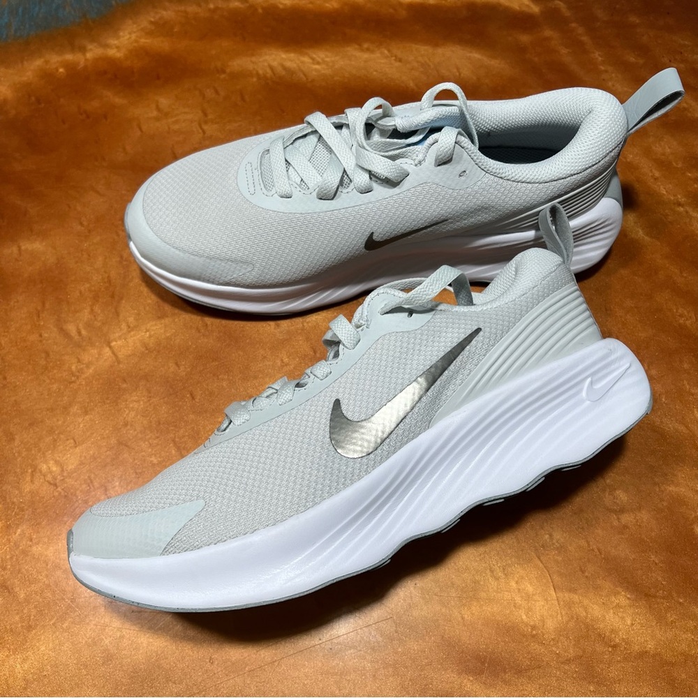 Nike Promina Walking Shoes Light Gray  Metallic Sneakers size 7.5